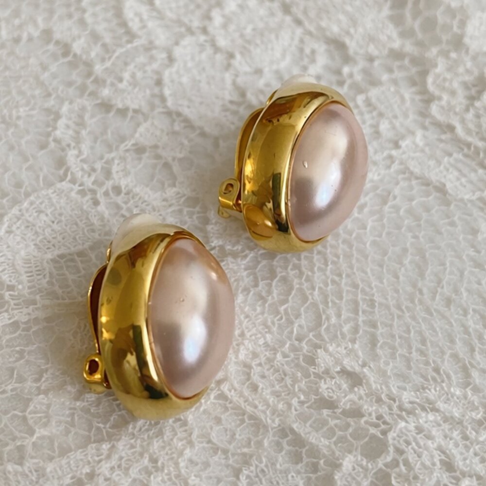 Vintage Signed Joan Rivers Gold Tone Faux Pearl Clip On Earrings Retro Jewelry